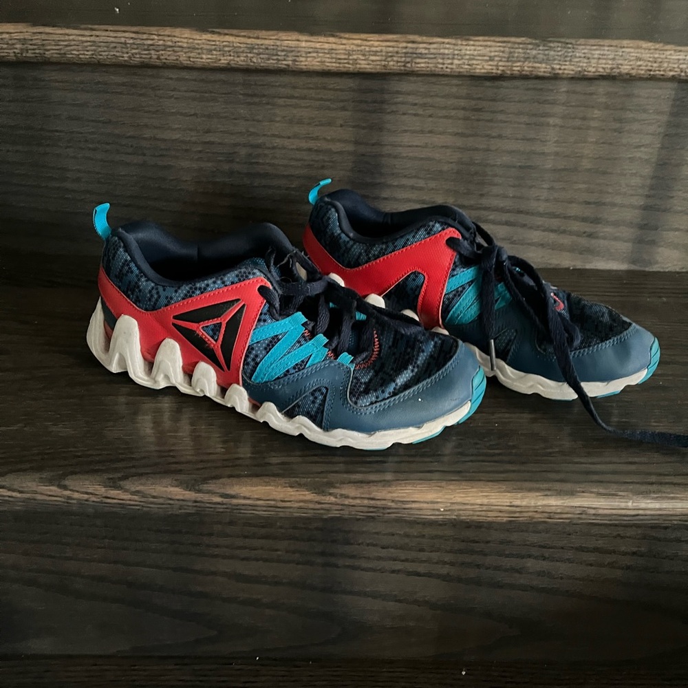 Reebok unisex runners sz 4 EUC Ret $128